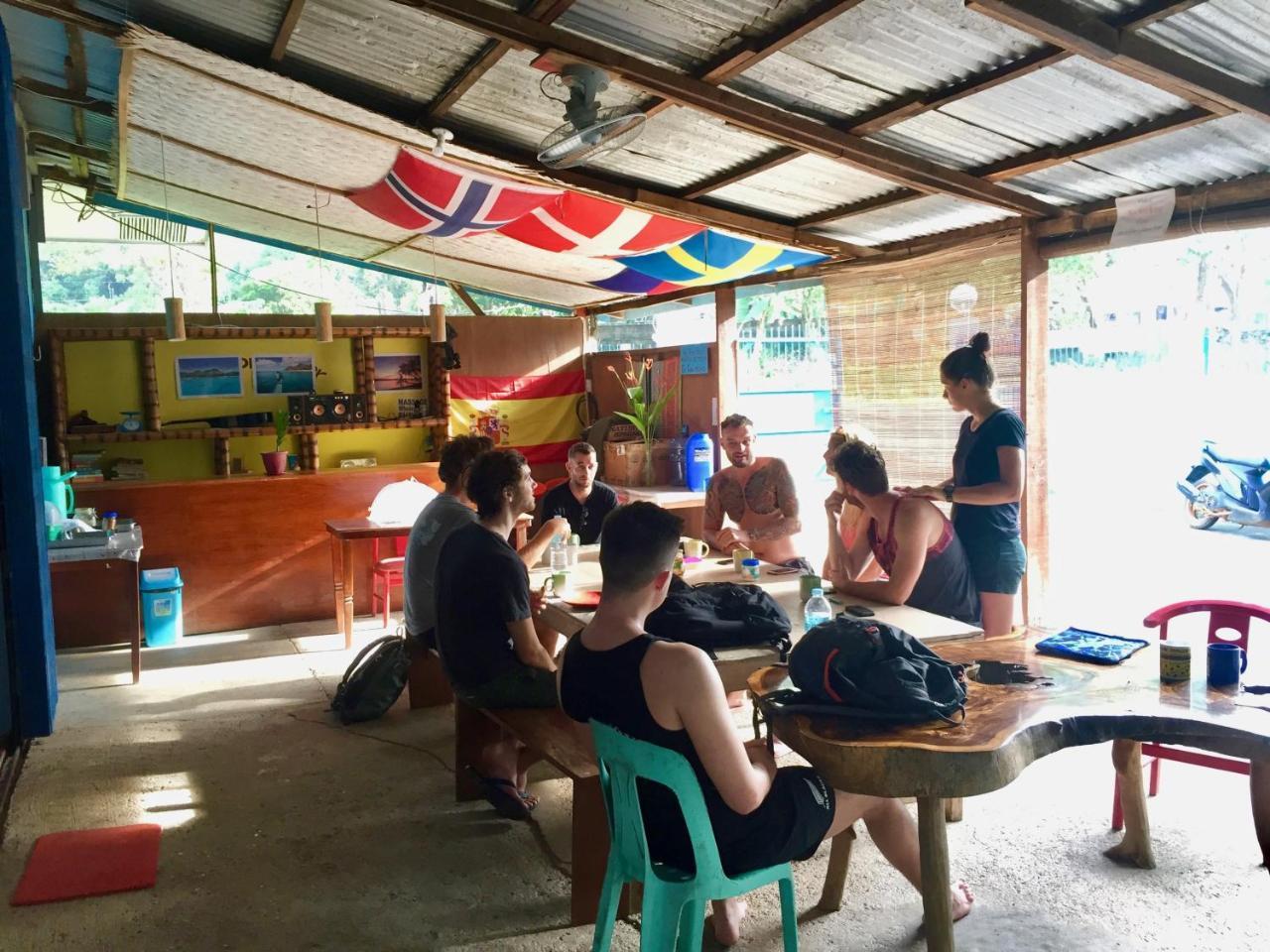 Fat Monkey Hostel Coron Luaran gambar