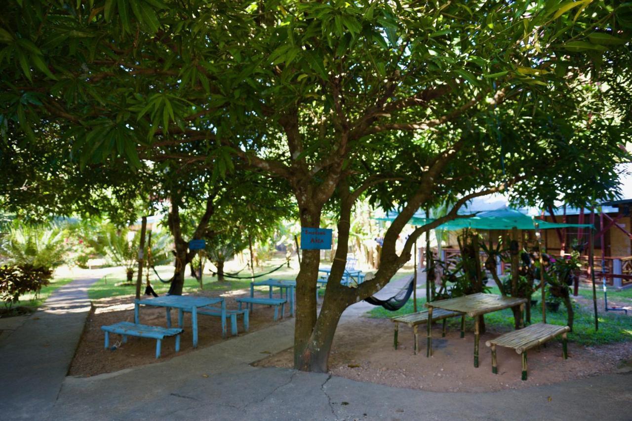 Fat Monkey Hostel Coron Luaran gambar